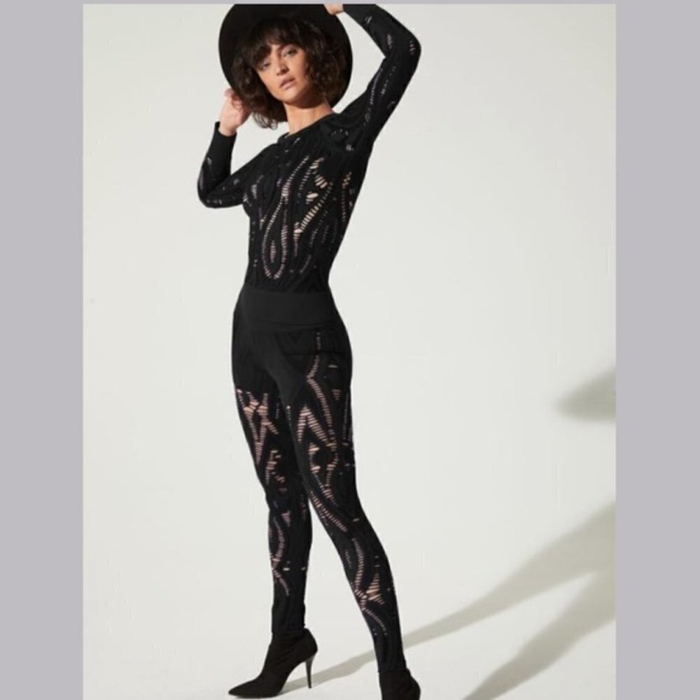 💕AVOCADO💕 Serenity Shred Long Sleeve Top + Leggings Set Black Medium M NWT - Picture 3 of 16